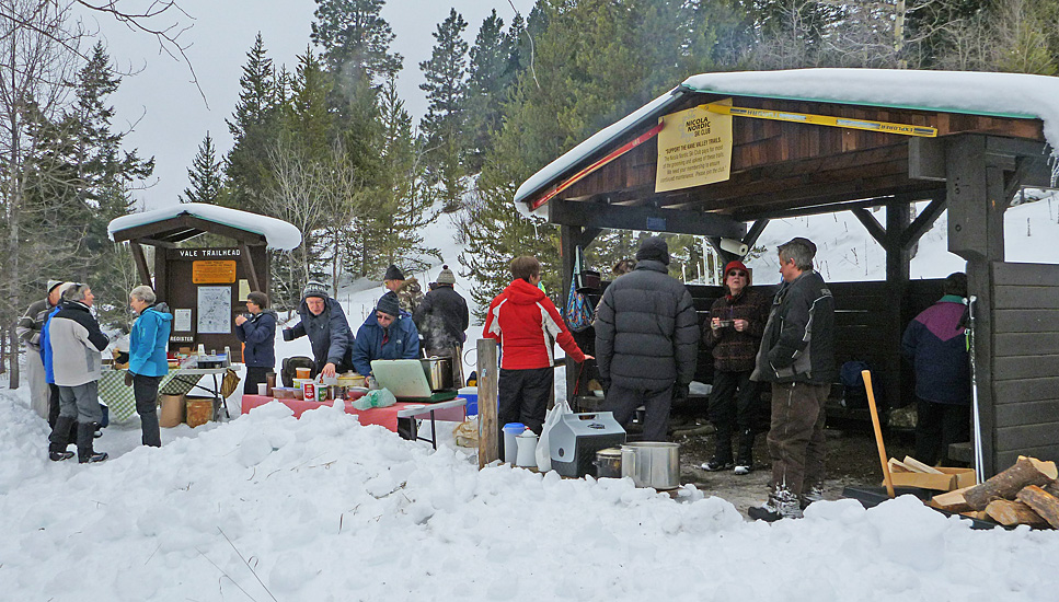 Skiers drop in to have chili and bun lunch, along with hot drinks and yummy treats.  Photo:  Alan Burger